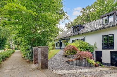 Zeist, Burg. van holthelaan 1 