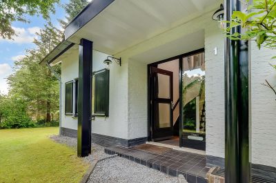 Zeist, Burg. van holthelaan 1 