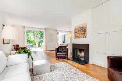 Zeist, Burg. van holthelaan 1 