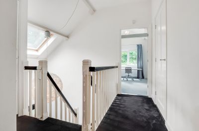 Zeist, Burg. van holthelaan 1 