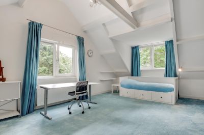 Zeist, Burg. van holthelaan 1 