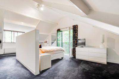 Zeist, Burg. van holthelaan 1 