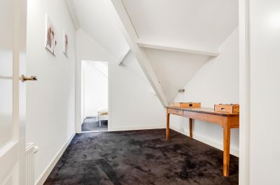 Zeist, Burg. van holthelaan 1 