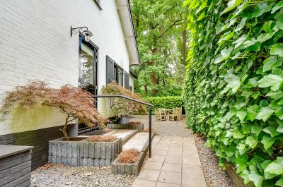 Zeist, Burg. van holthelaan 1 